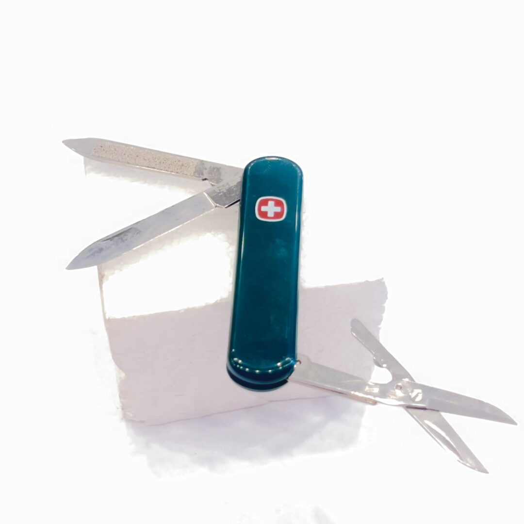 سكين سويسرية Victorinox Classic SD - ألوان كلاسيكية (7 وظائف)