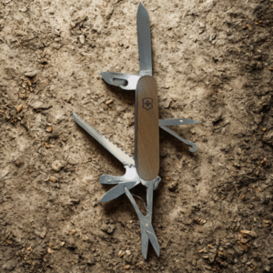 🔸 سكين Victorinox Huntsman Wood – 13 وظيفة من الأناقة السويسرية